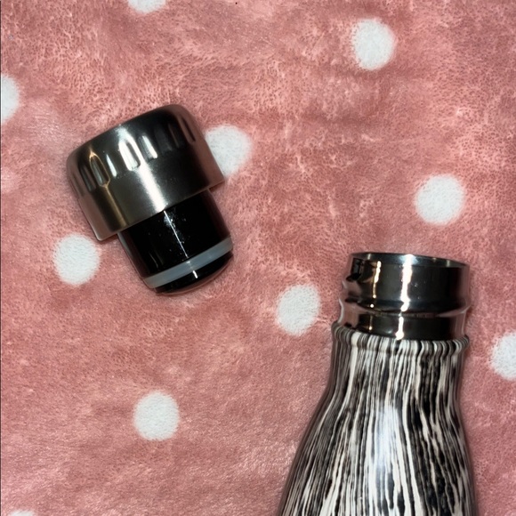 SWELL Leopard Print Insulated Water Bottle - Picture 7 of 8